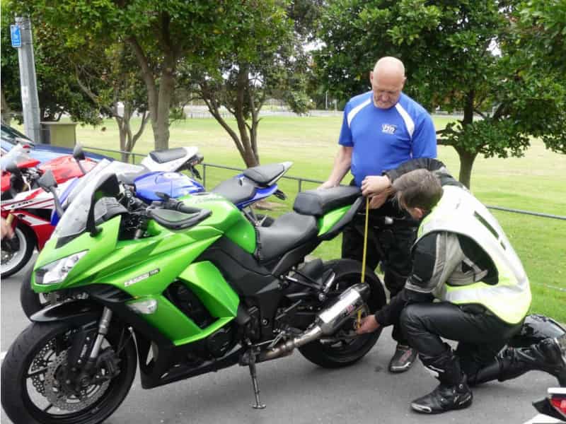 A man is measuring a rear sag